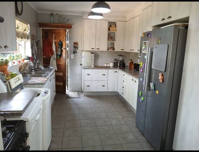 3 BEDROOM HOUSE FOR SALE IN HELIKON PARK